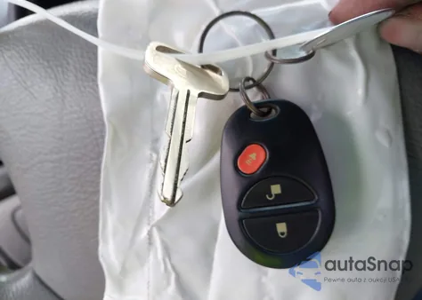 2004 Toyota Sienna Ce z USA, uszkodzony, nr VIN 5TDZA23C74S088182